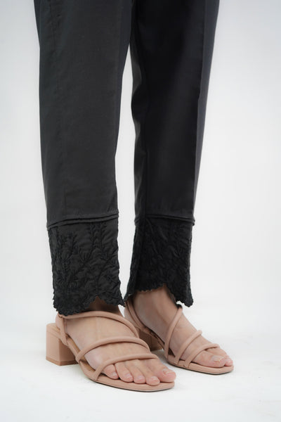 Pleated  Embroidered Cigarette Pants (BLACK)